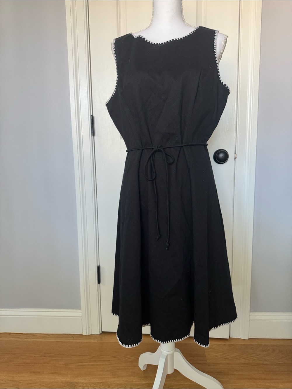 Vintage Black Sleeveless Dress with Waist Tie